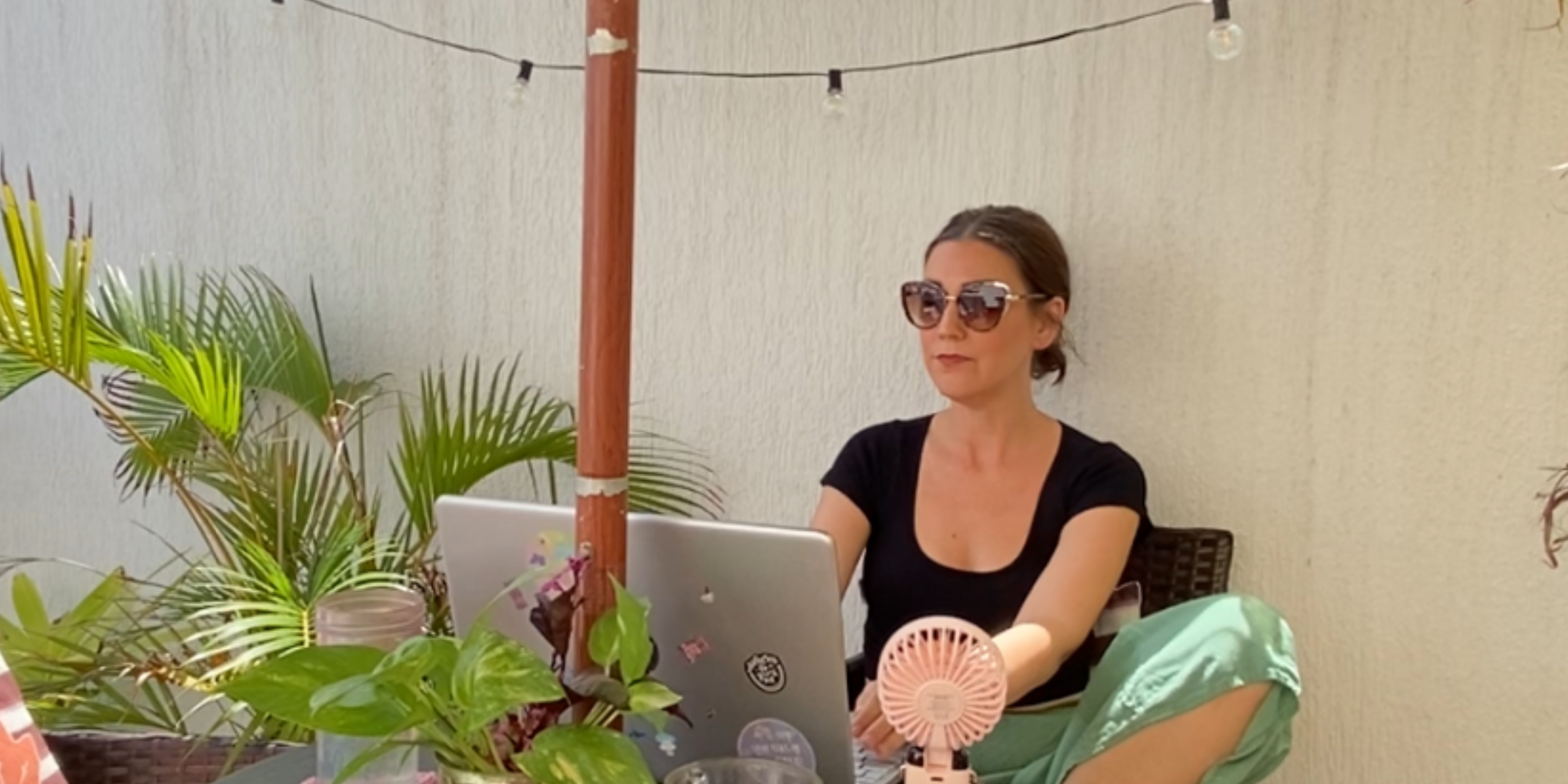 How to Start a Virtual Assistant Business Without Quitting Your Job